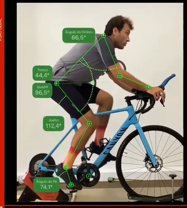 Análise em vídeo da pedalada com o ângulo do joelho medido no ponto mais baixo, no estúdio VTR BIKE LAB, em Oeiras